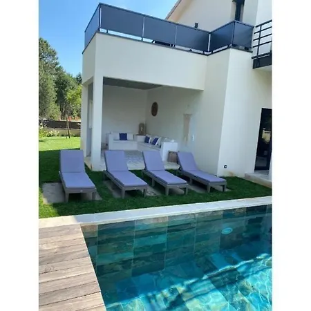 La Des Trois Pins Villa *